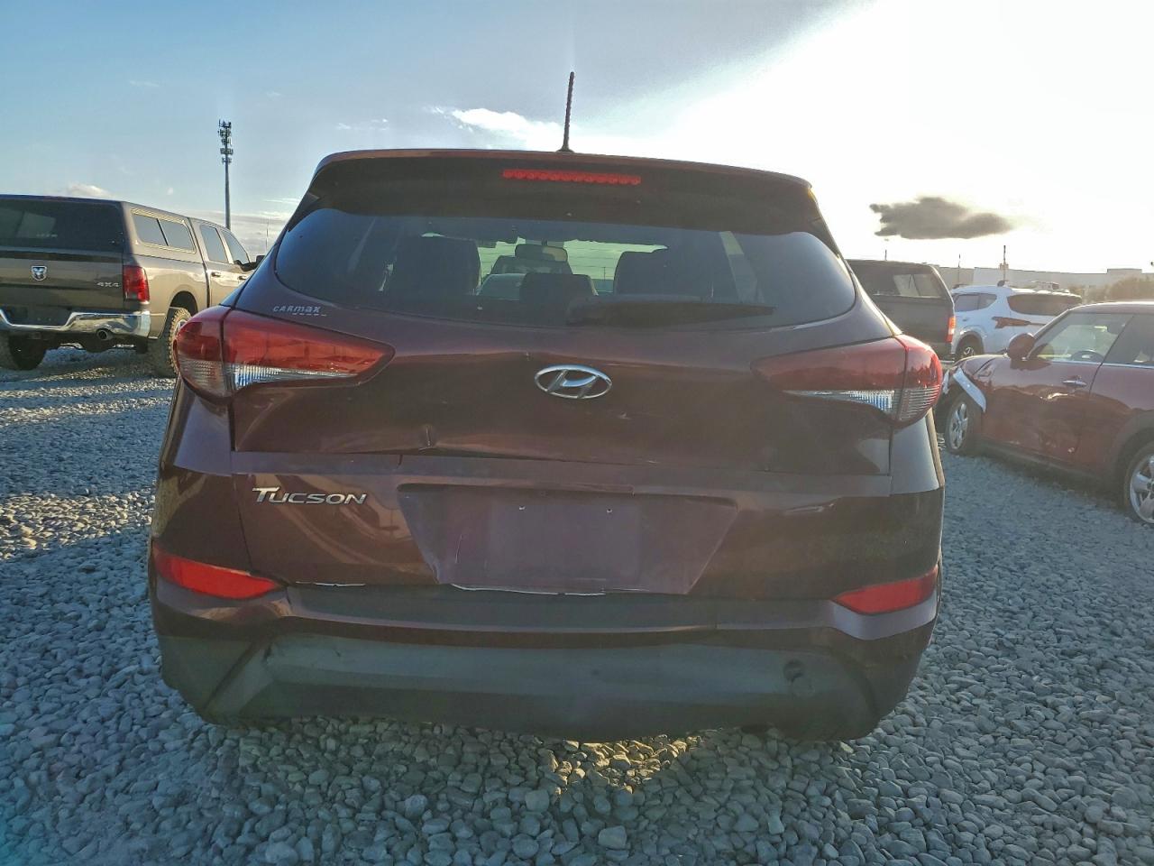 2017 HYUNDAI TUCSON SE photo 6