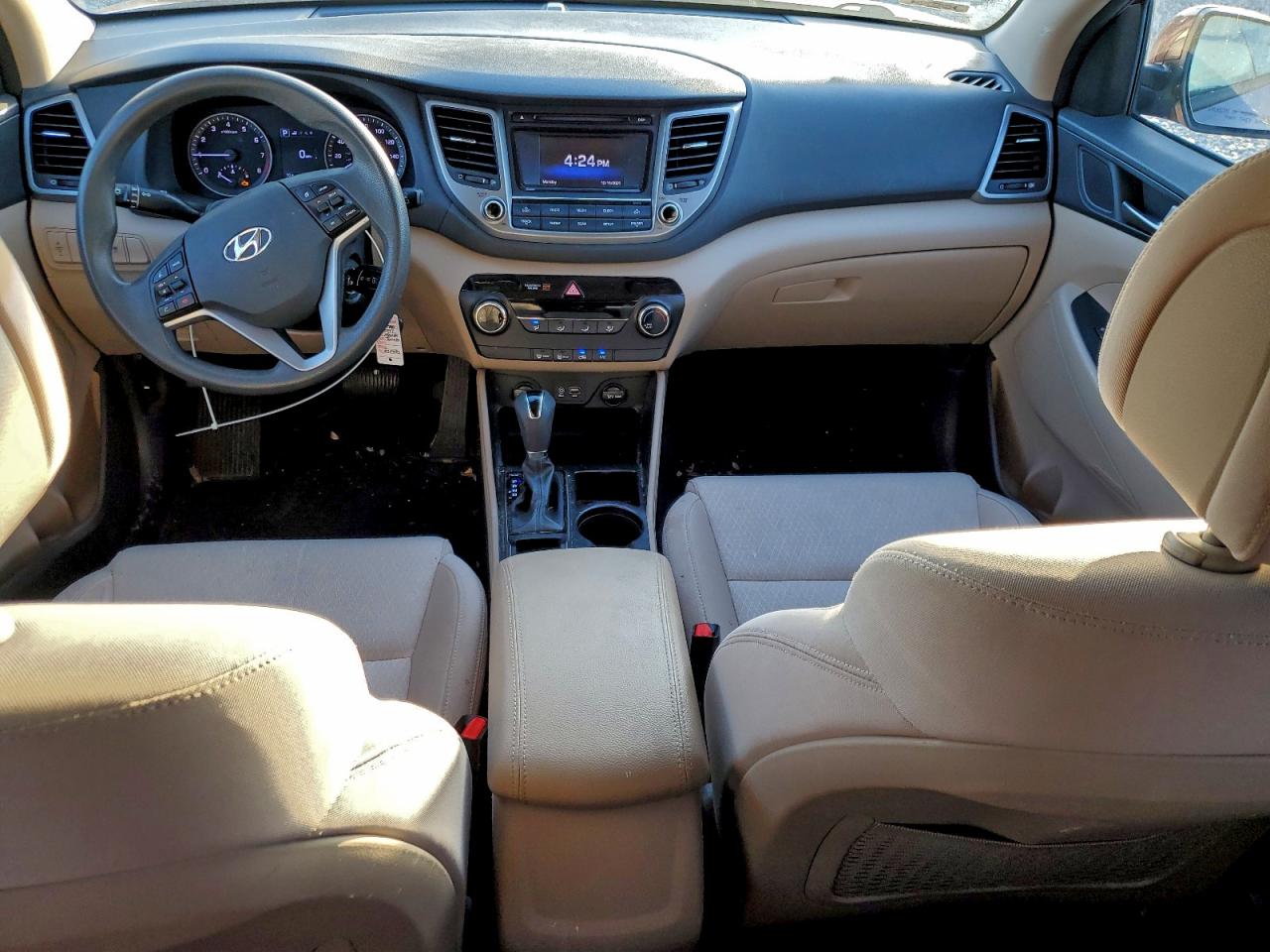 2017 HYUNDAI TUCSON SE photo 8