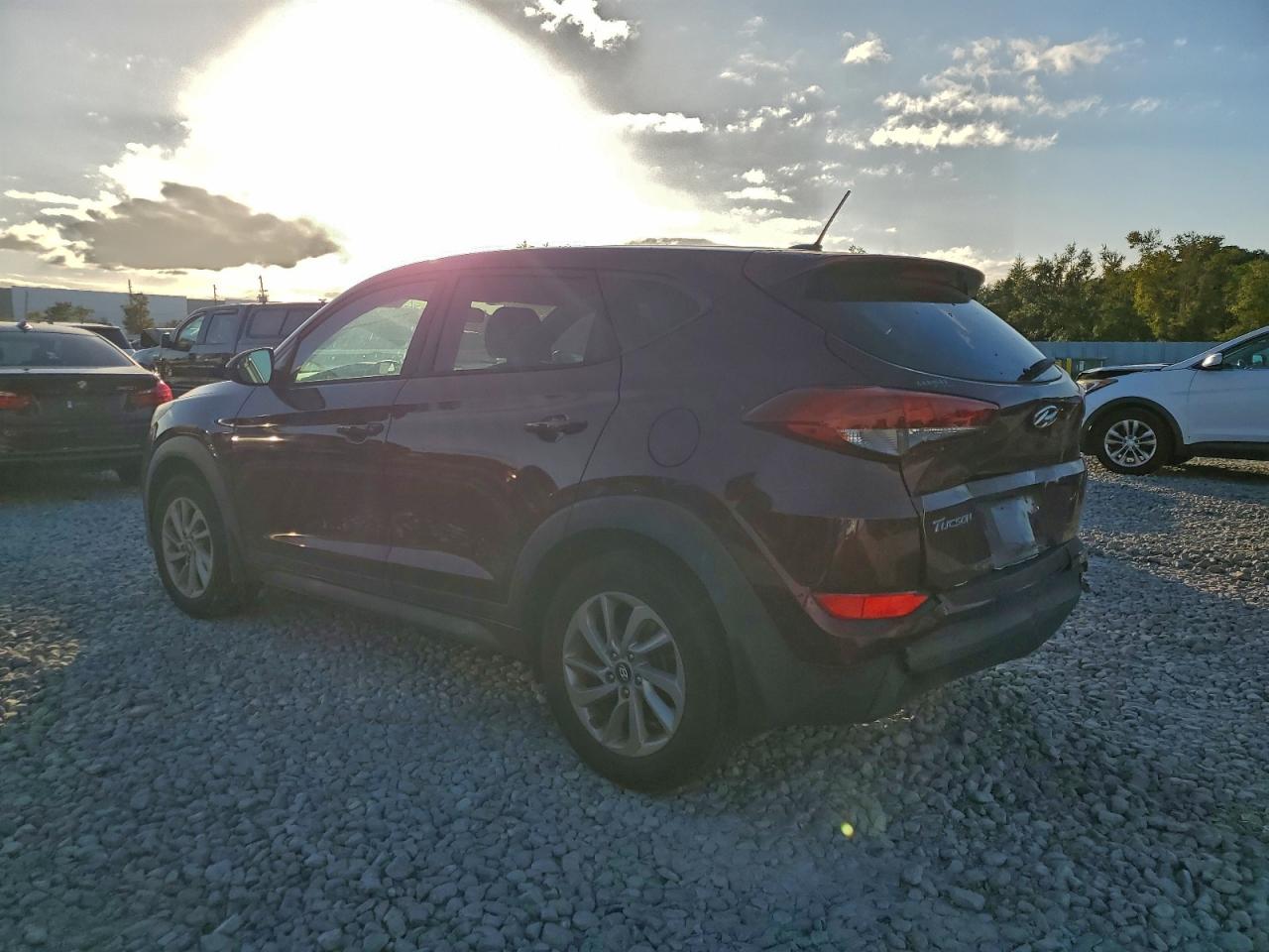 2017 HYUNDAI TUCSON SE photo 2