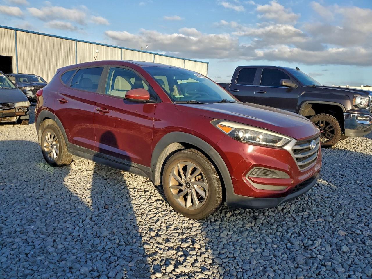 2017 HYUNDAI TUCSON SE photo 4