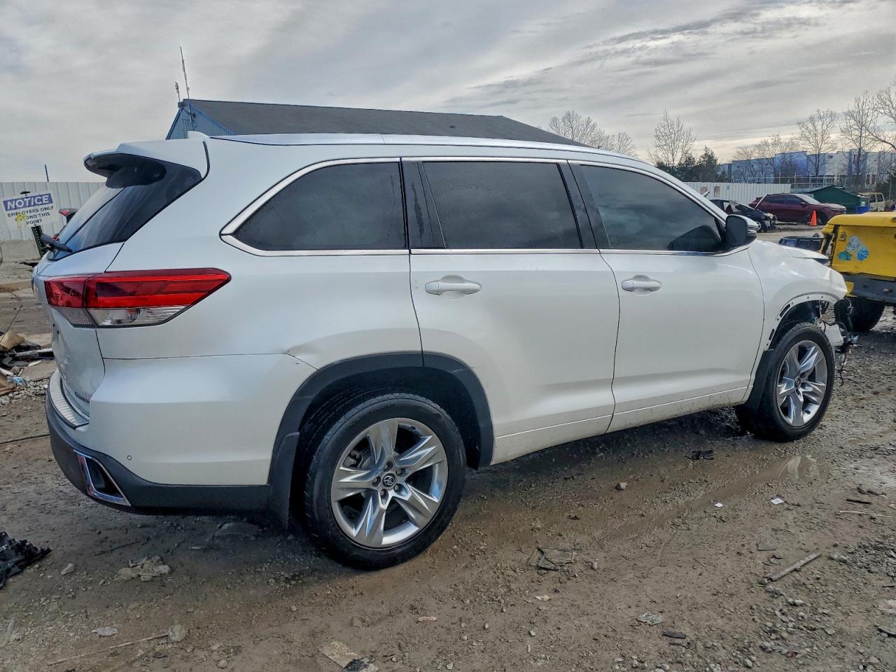 2019 TOYOTA HIGHLANDER LIMITED photo 3
