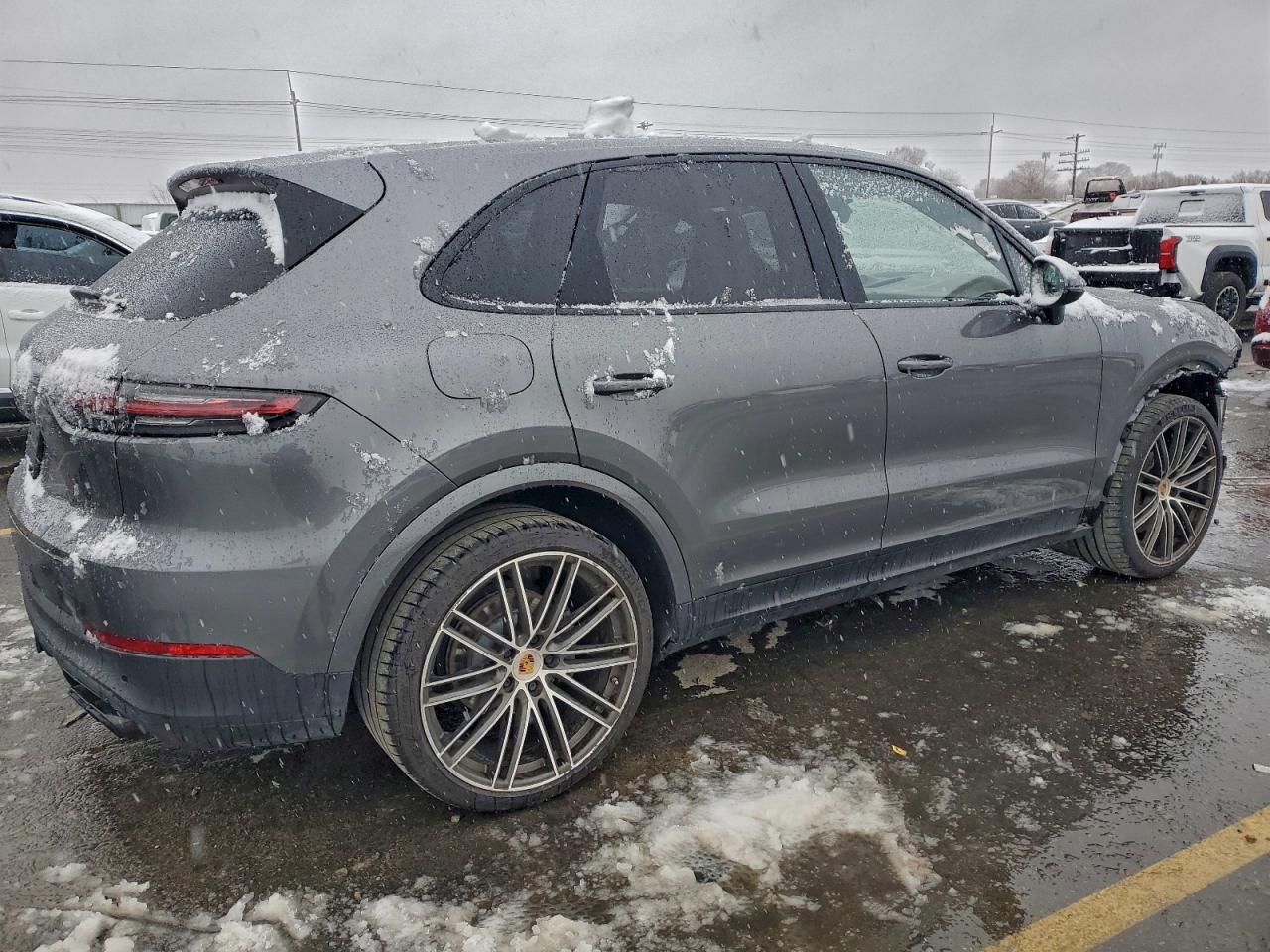 2019 PORSCHE CAYENNE S photo 3