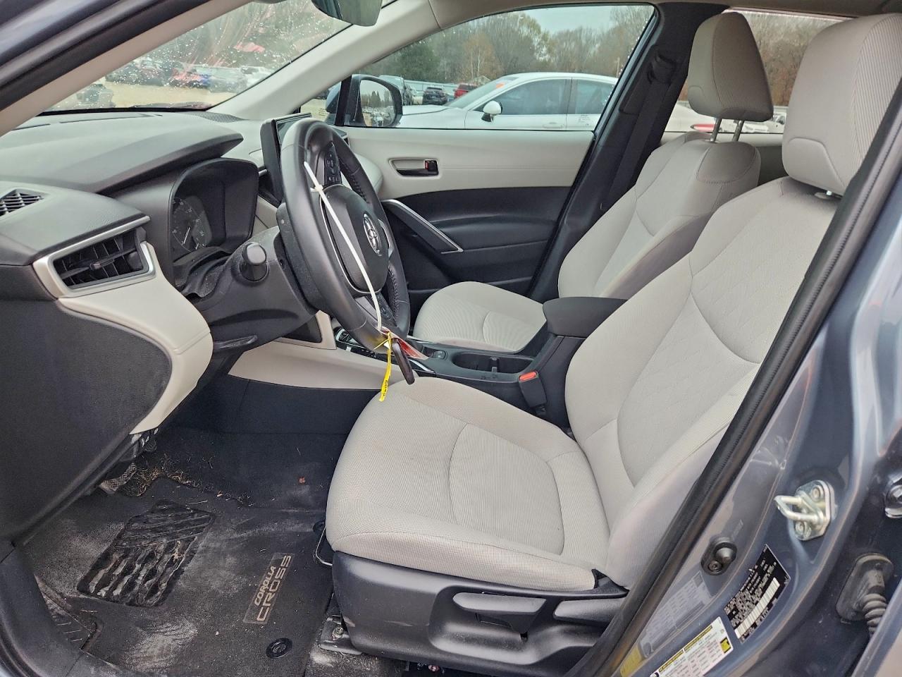 2023 TOYOTA COROLLA CROSS LE photo 19