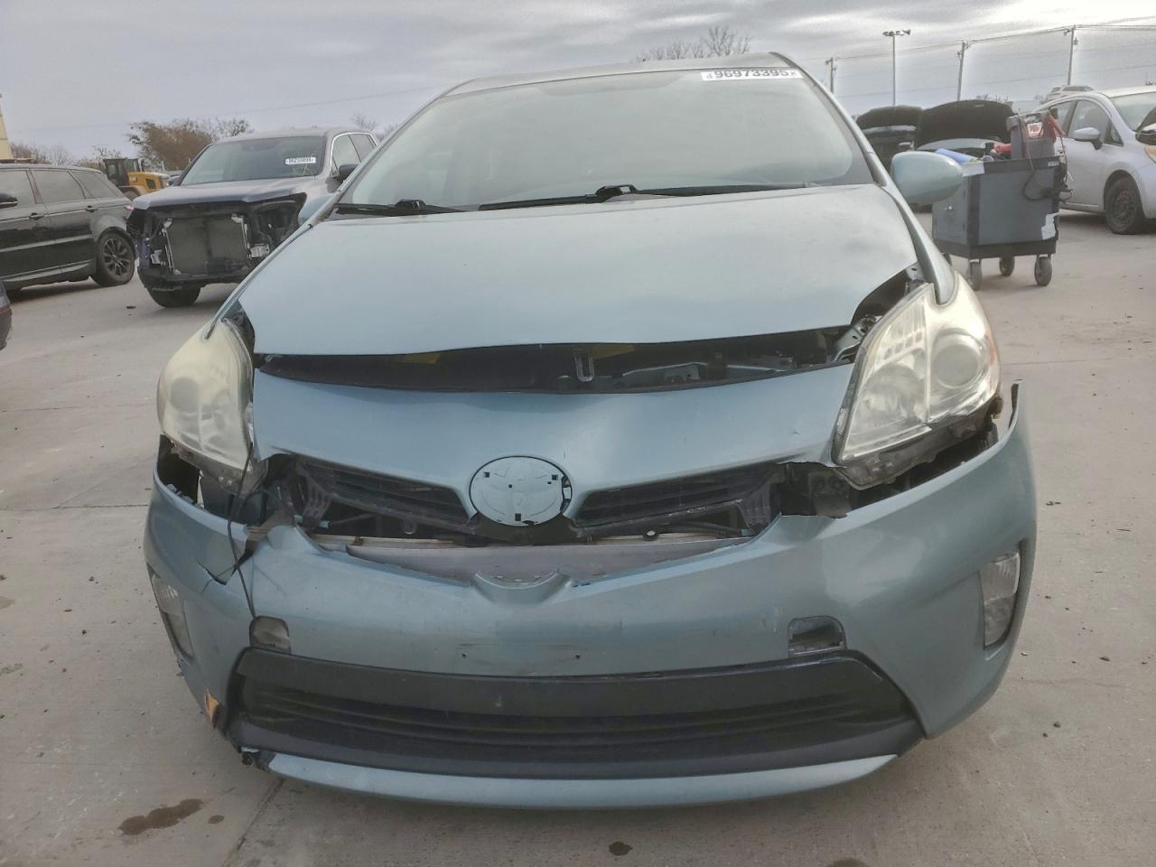 2015 TOYOTA PRIUS photo 9