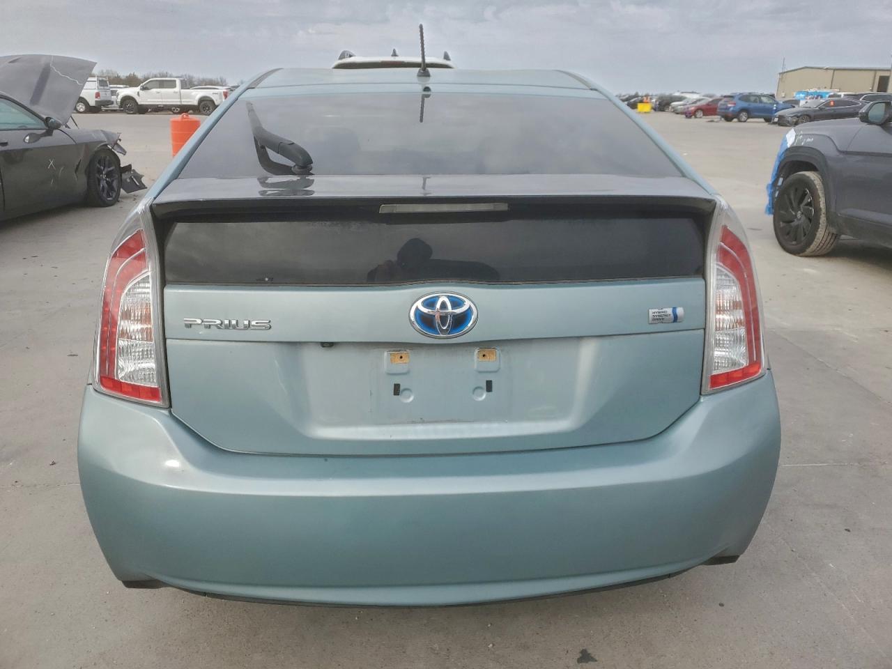 2015 TOYOTA PRIUS photo 11