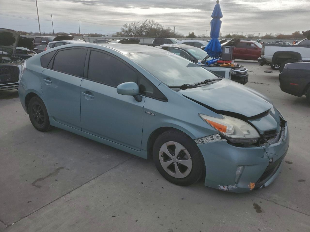 2015 TOYOTA PRIUS photo 7