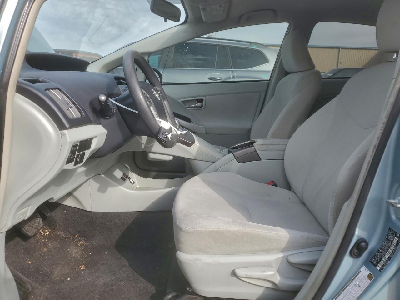 2015 TOYOTA PRIUS photo 13