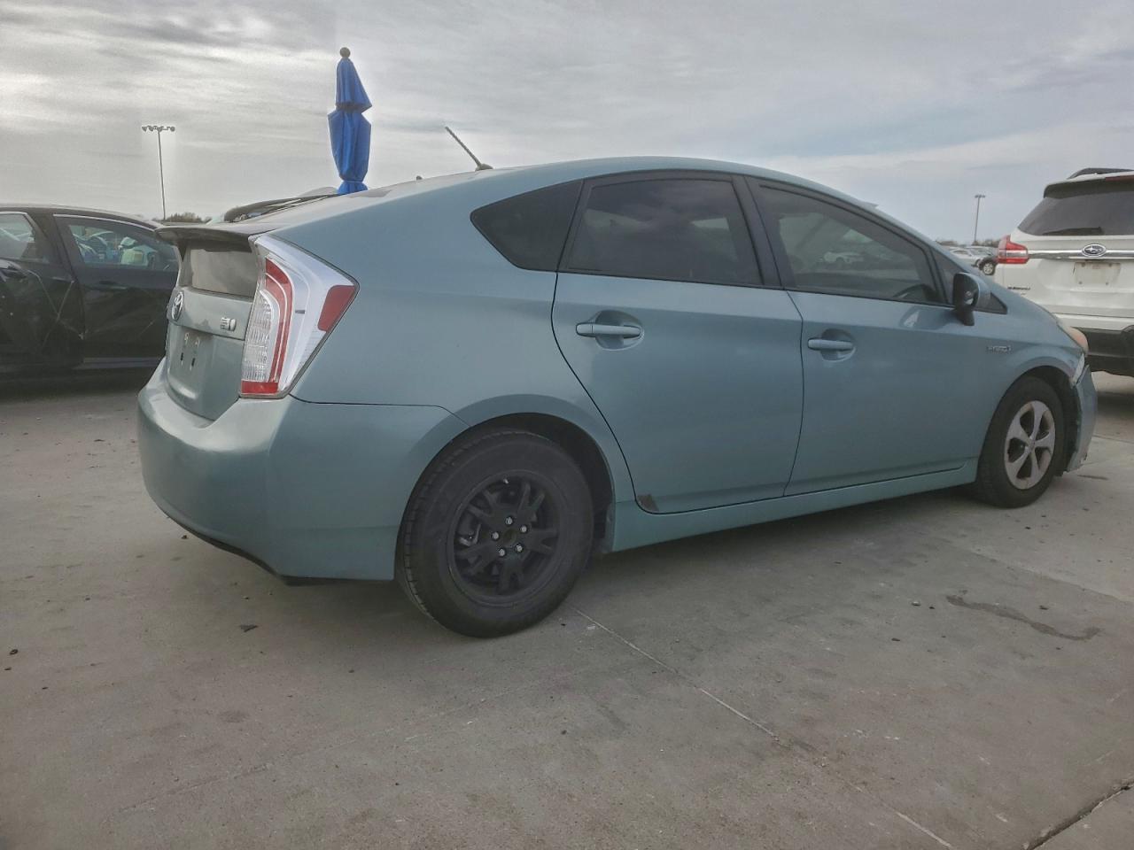 2015 TOYOTA PRIUS photo 5