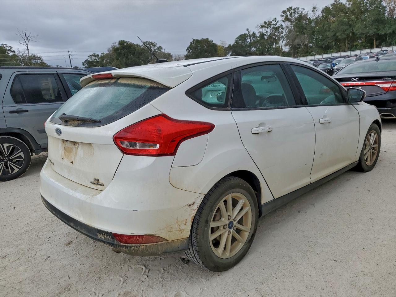 2015 FORD FOCUS SE photo 5
