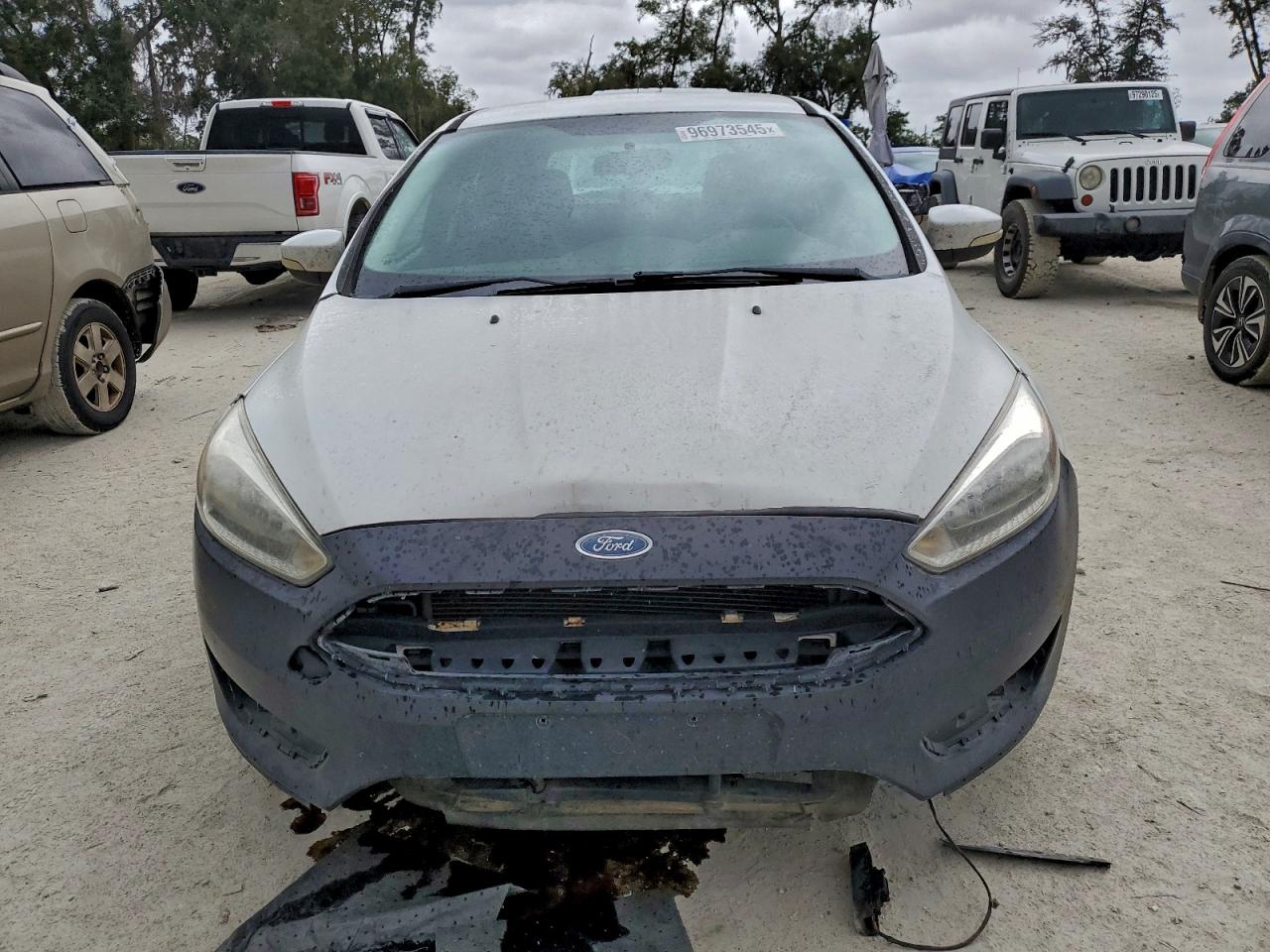 2015 FORD FOCUS SE photo 9