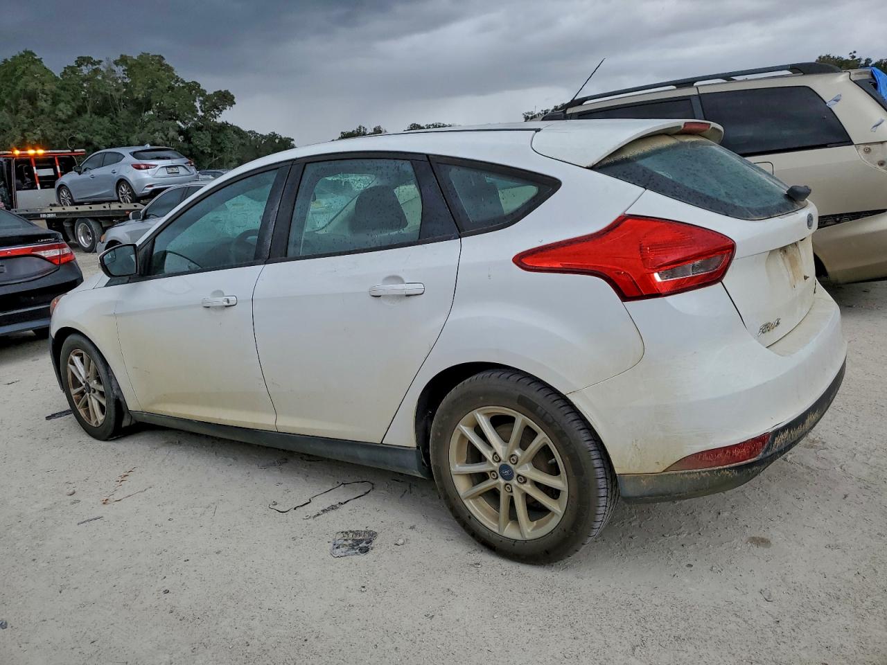 2015 FORD FOCUS SE photo 3