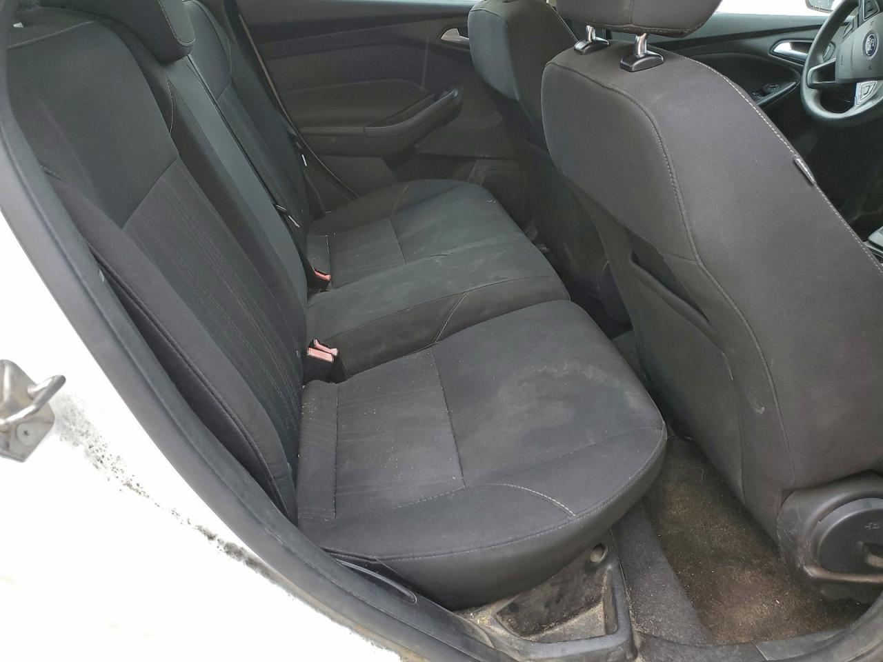 2015 FORD FOCUS SE photo 19
