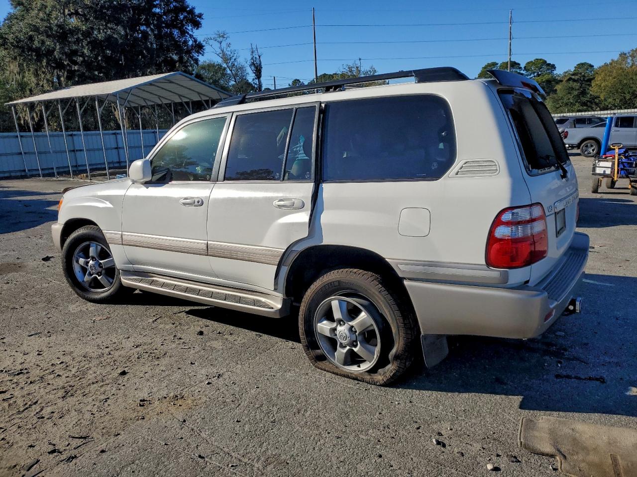 2005 TOYOTA LAND CRUISER photo 2