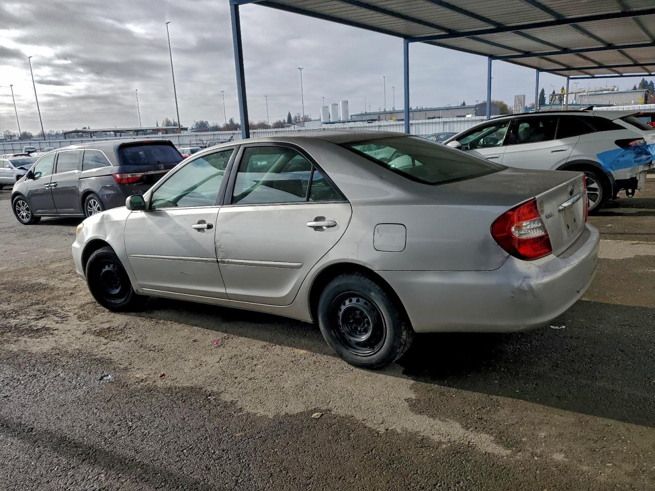 2004 TOYOTA CAMRY LE photo 2