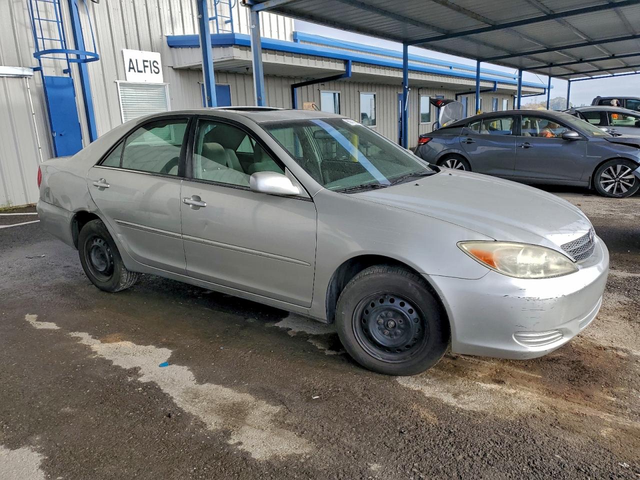 2004 TOYOTA CAMRY LE photo 4