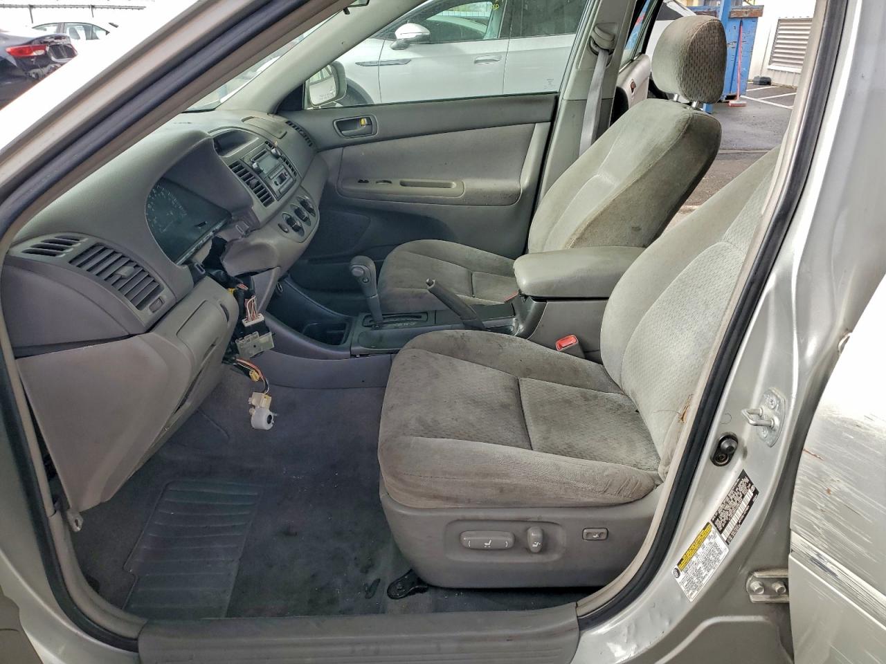 2004 TOYOTA CAMRY LE photo 7