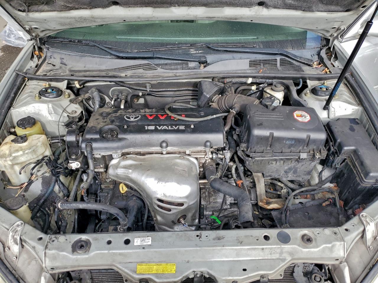 2004 TOYOTA CAMRY LE photo 11