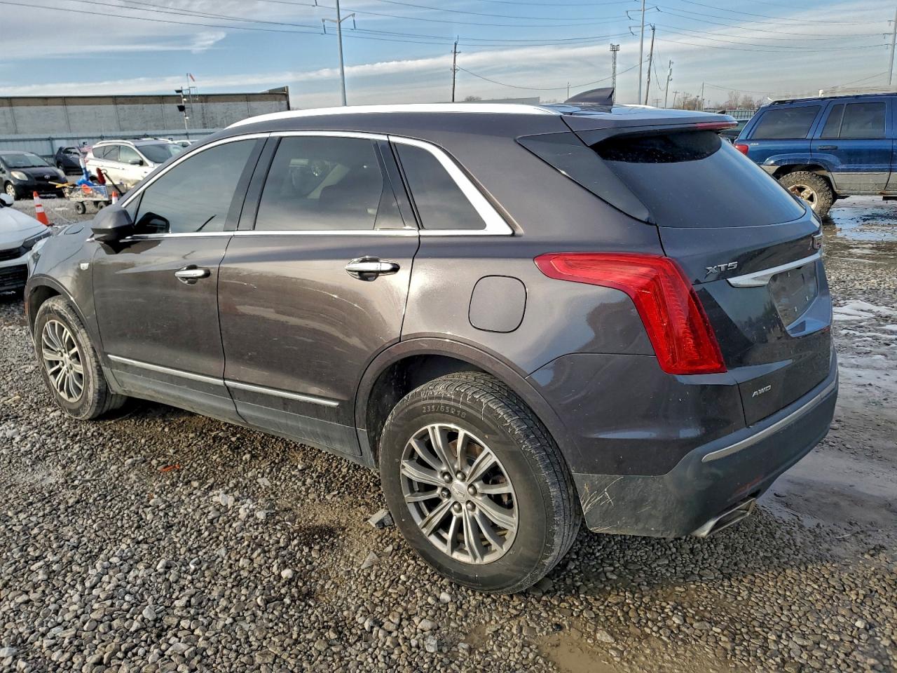 2017 CADILLAC XT5 LUXURY photo 2