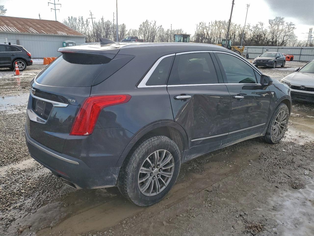 2017 CADILLAC XT5 LUXURY photo 3