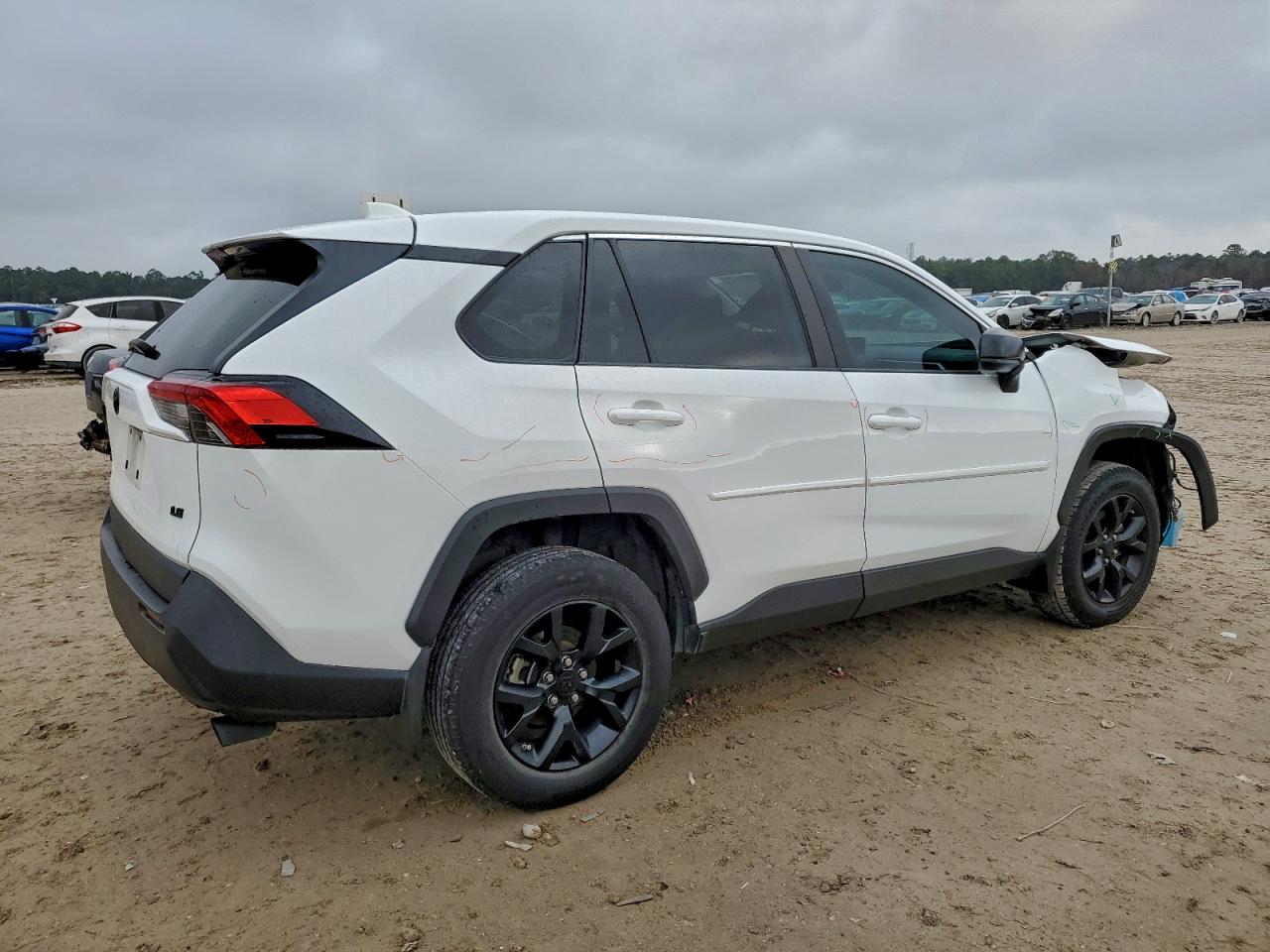 2022 TOYOTA RAV4 LE photo 3