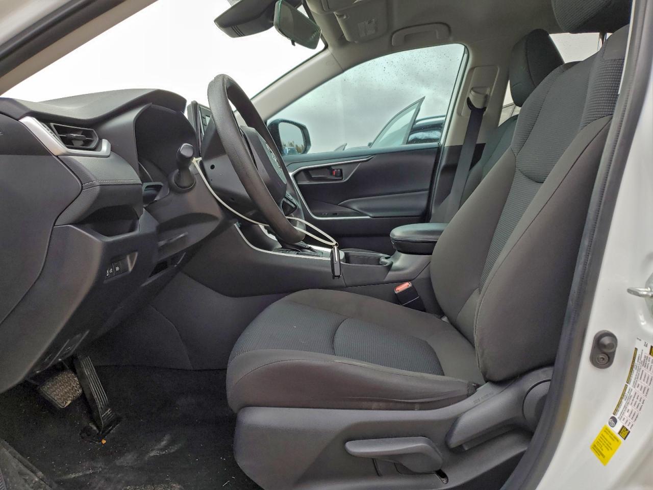 2022 TOYOTA RAV4 LE photo 7