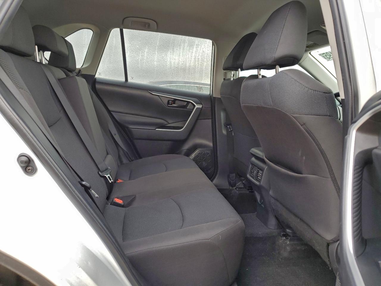 2022 TOYOTA RAV4 LE photo 11