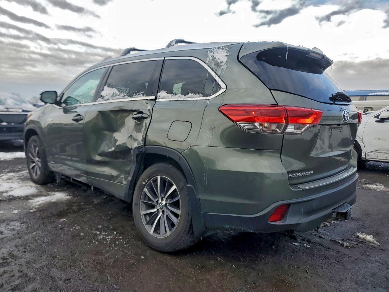 2017 TOYOTA HIGHLANDER HYBRID photo 2