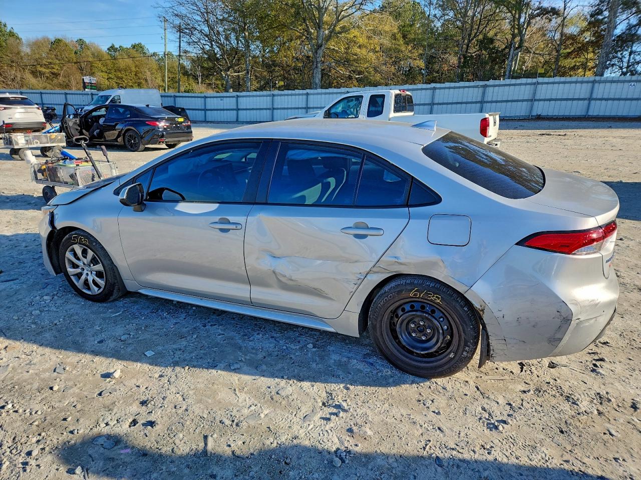 2025 TOYOTA COROLLA LE photo 3