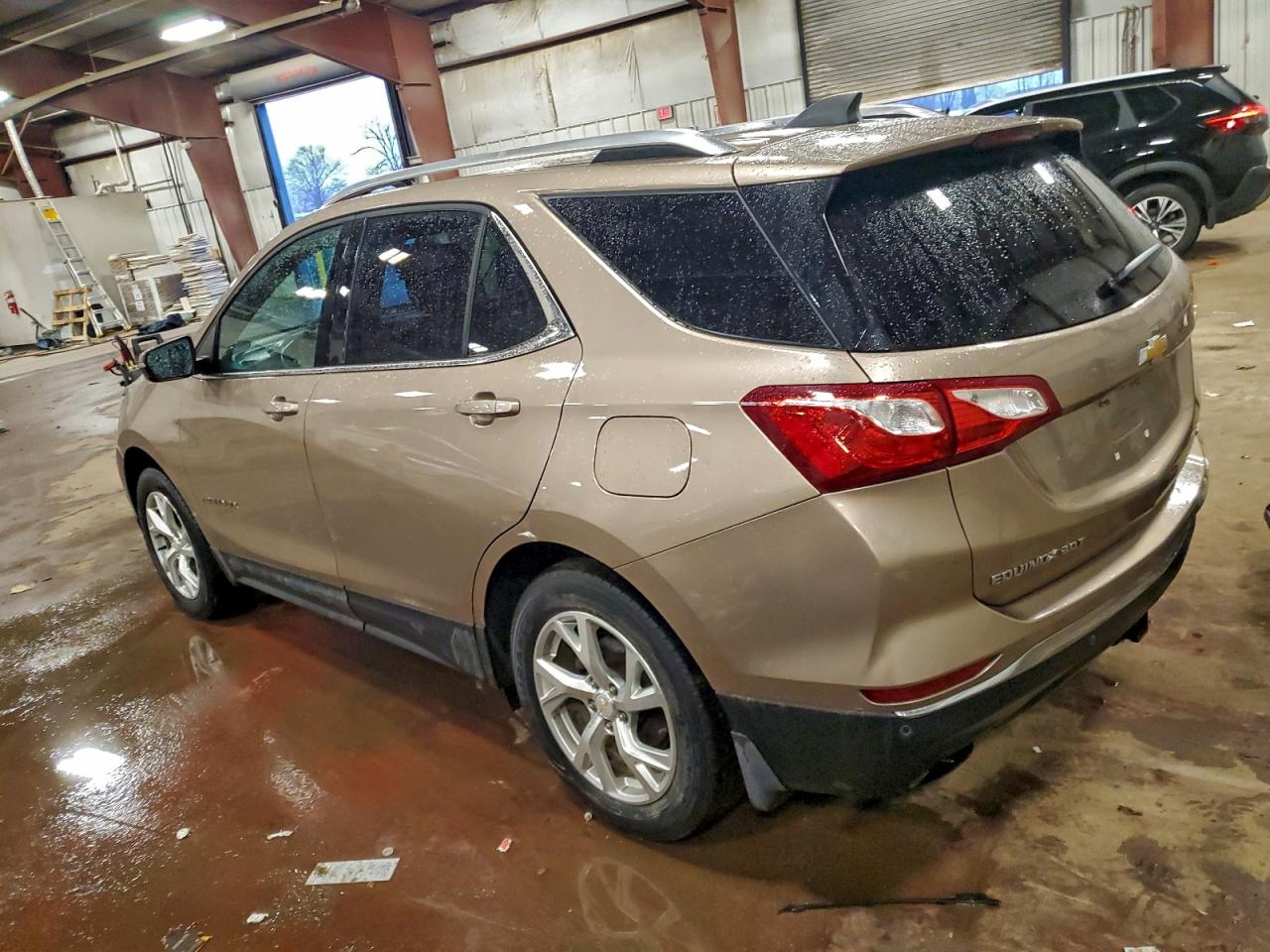 2018 CHEVROLET EQUINOX LT photo 2