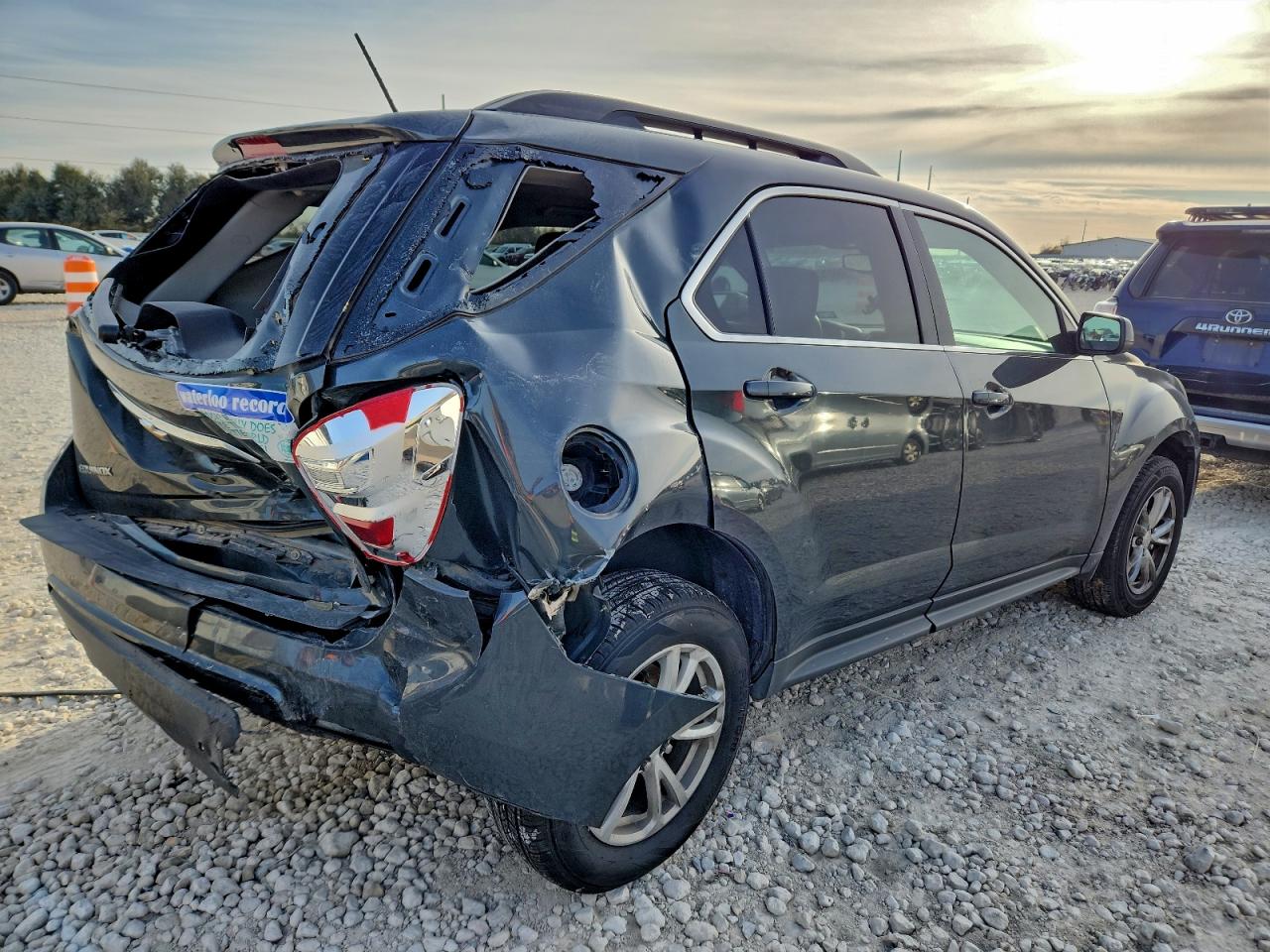 2017 CHEVROLET EQUINOX LT photo 3