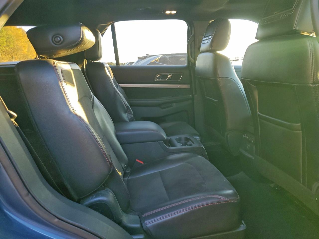 2018 FORD EXPLORER XLT photo 10