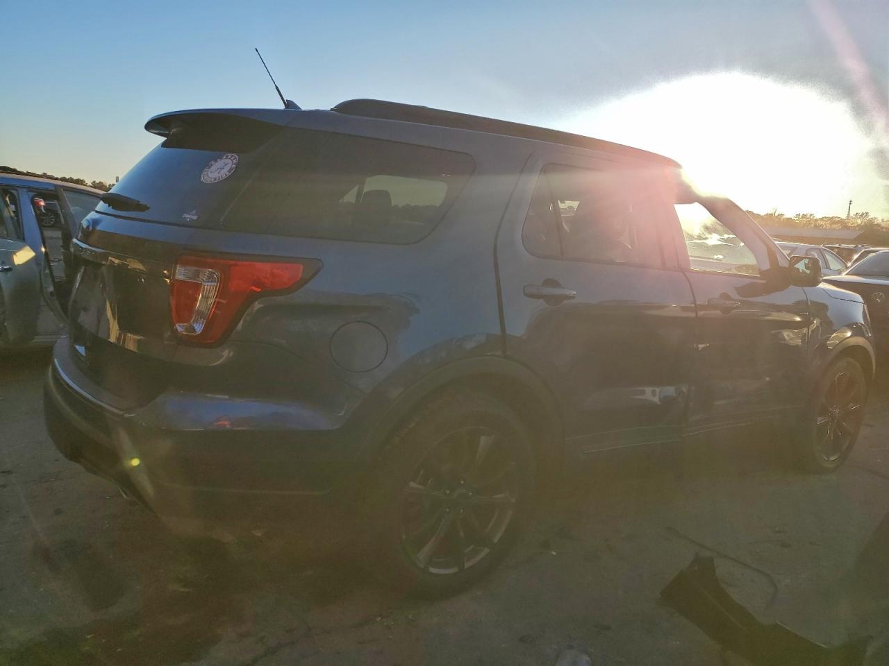 2018 FORD EXPLORER XLT photo 3