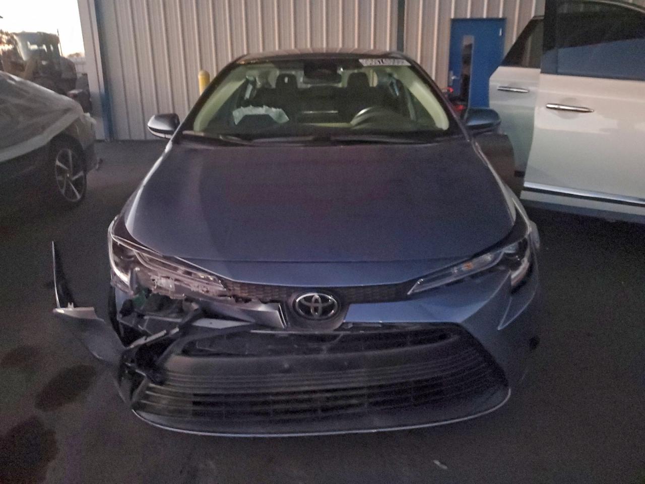 2025 TOYOTA COROLLA LE photo 5