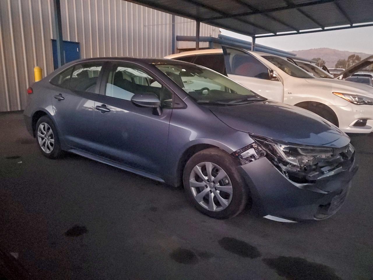2025 TOYOTA COROLLA LE photo 4