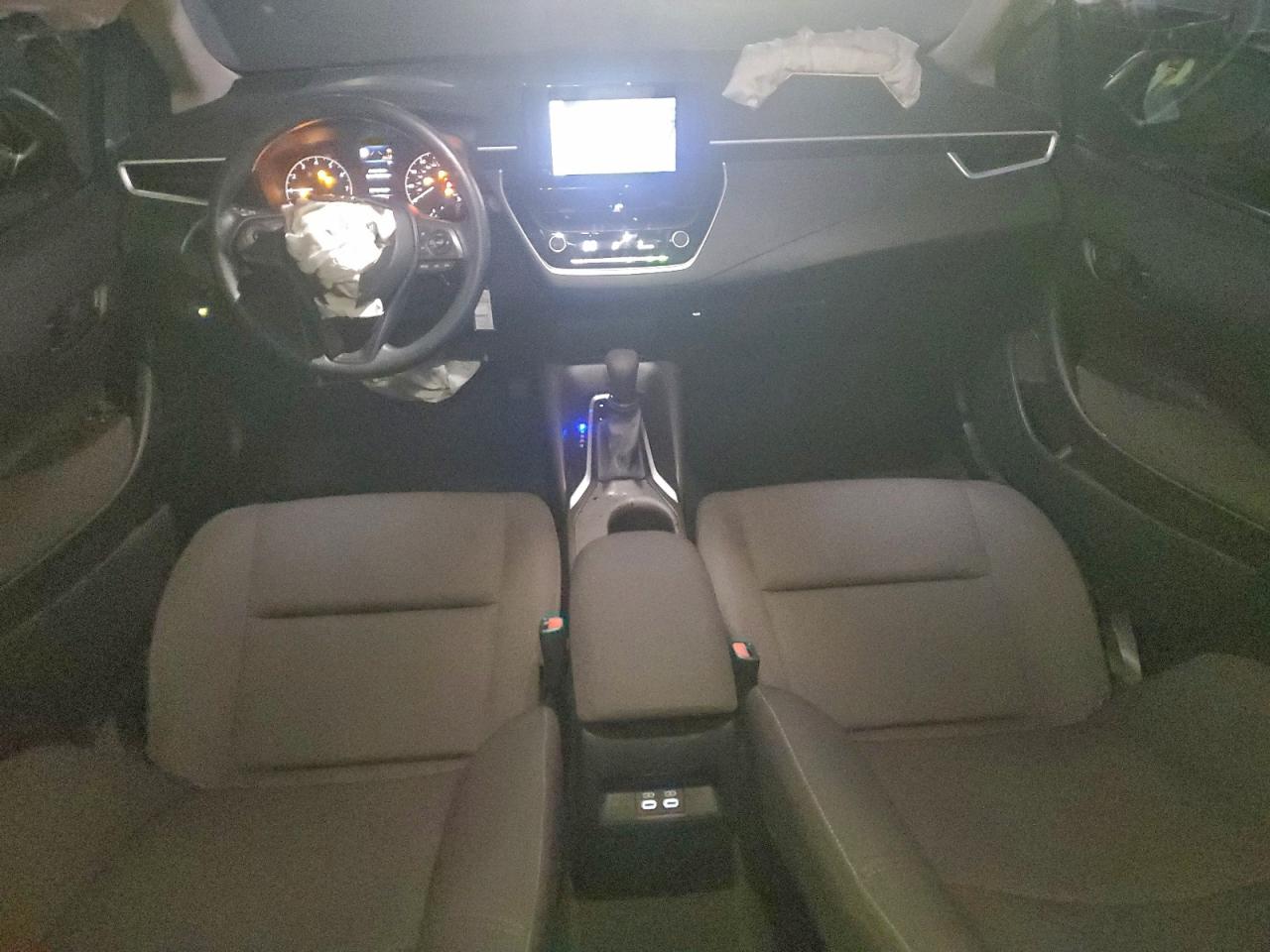 2025 TOYOTA COROLLA LE photo 8