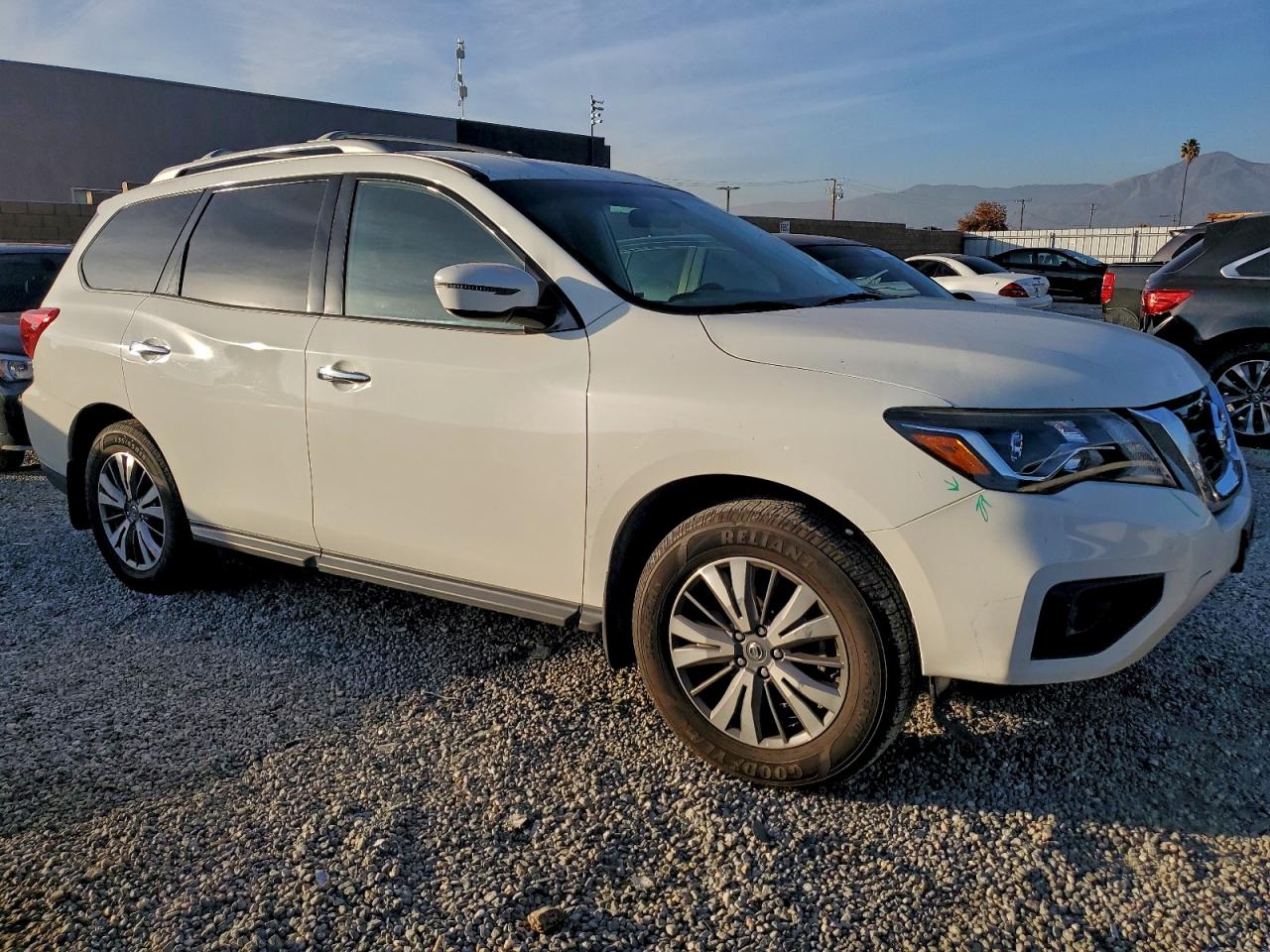 2020 NISSAN PATHFINDER S photo 4