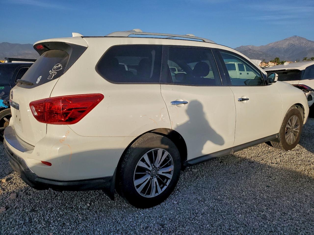 2020 NISSAN PATHFINDER S photo 3