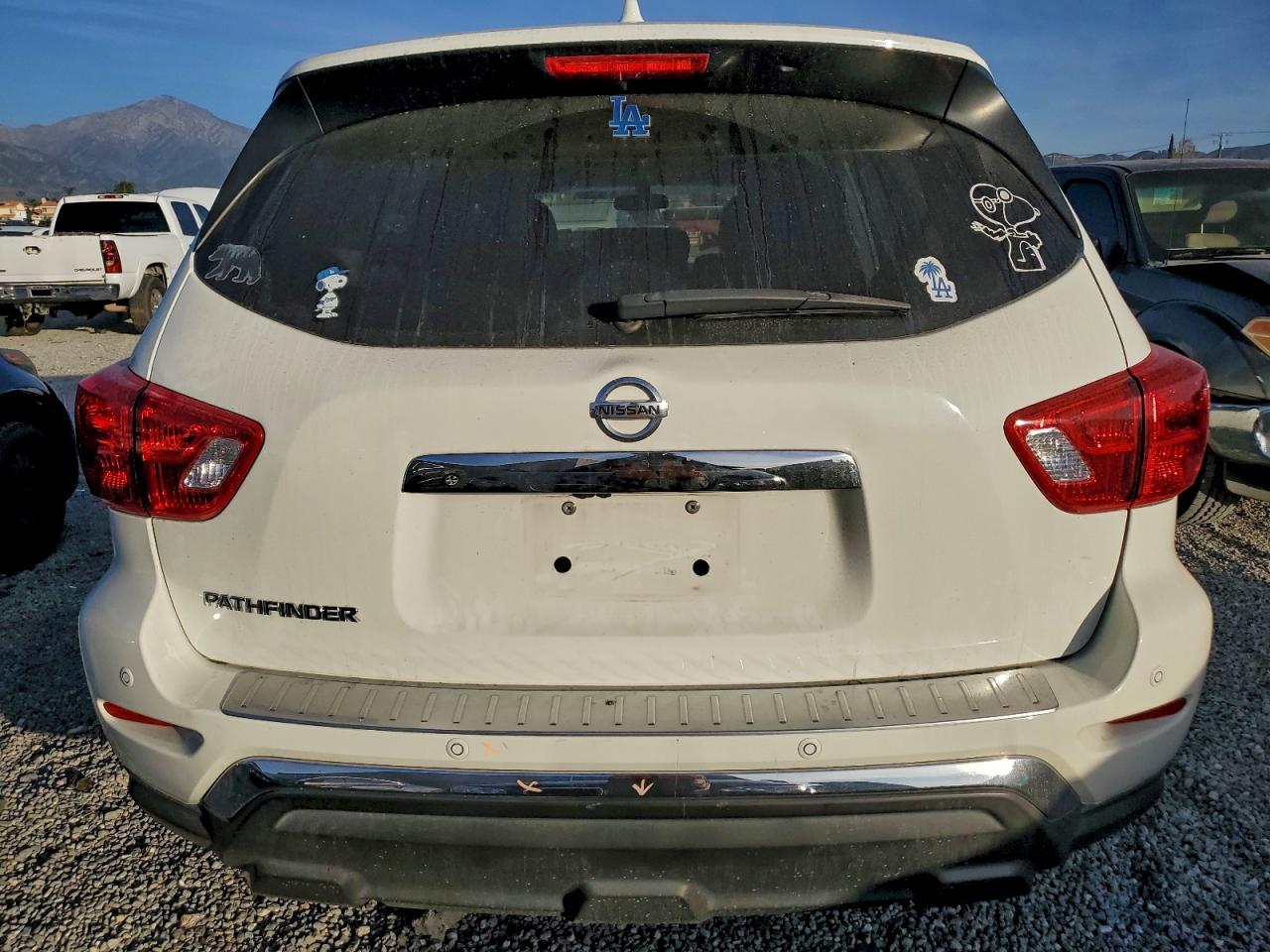 2020 NISSAN PATHFINDER S photo 6