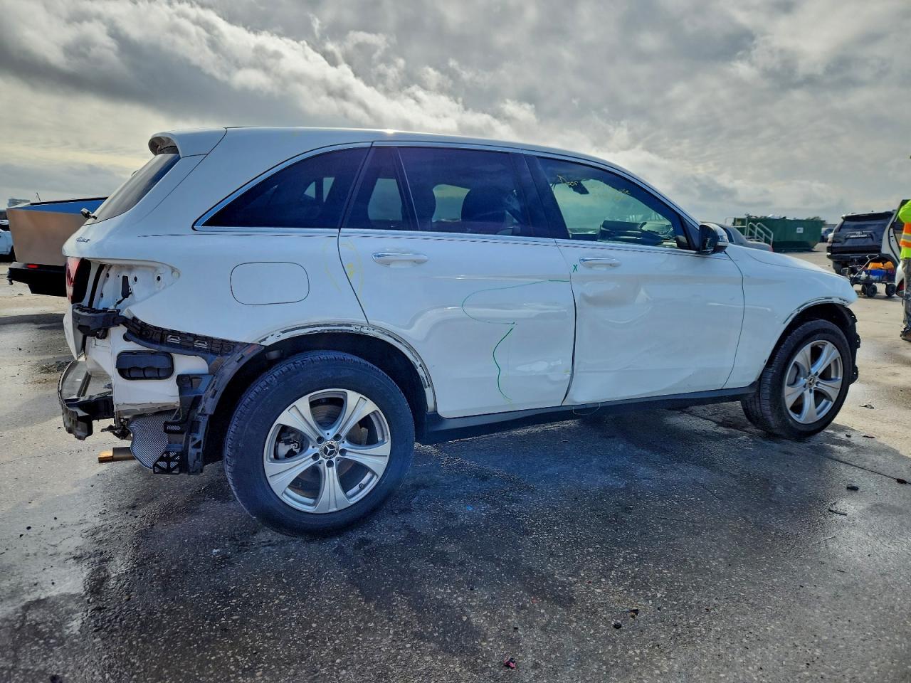 2018 MERCEDES-BENZ GLC 300 4MATIC photo 3