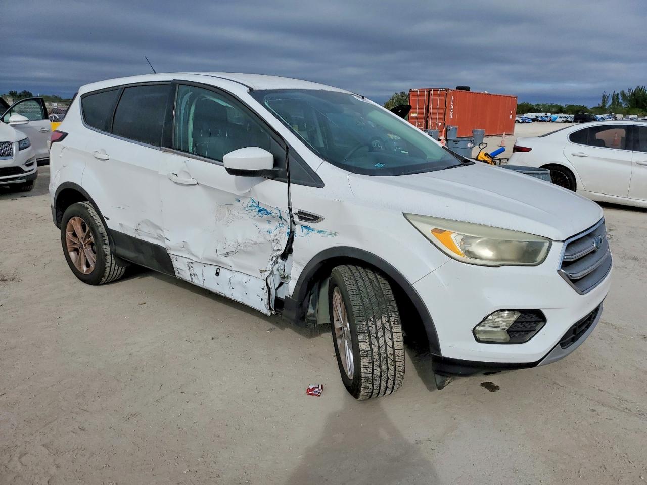 2017 FORD ESCAPE SE photo 4