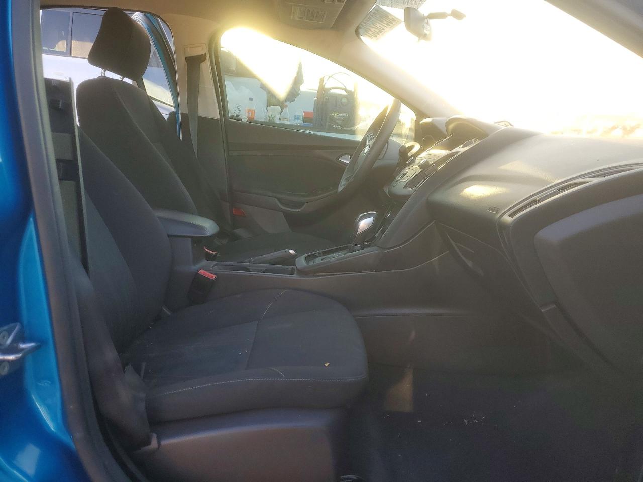 2015 FORD FOCUS SE photo 13