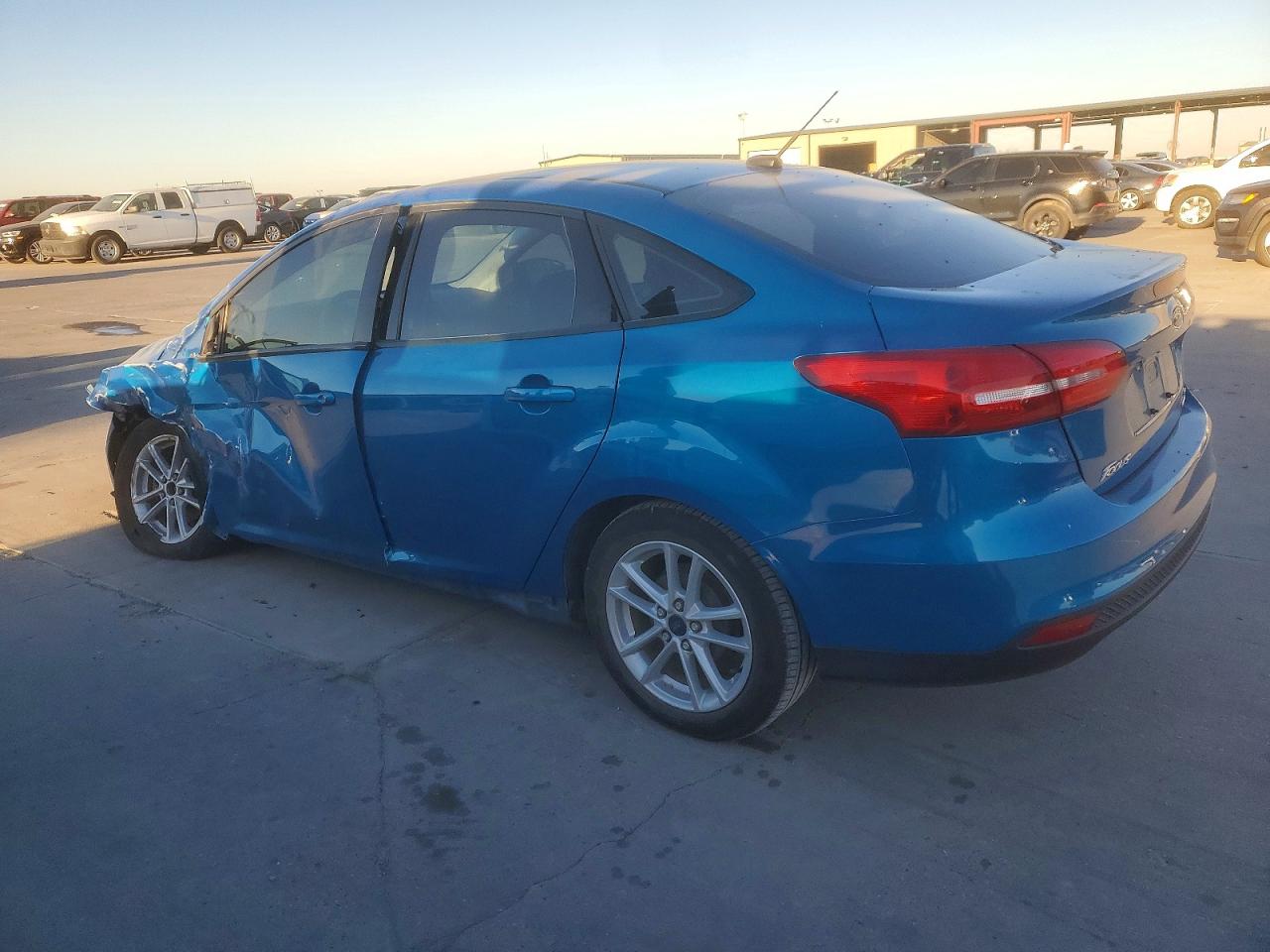 2015 FORD FOCUS SE photo 3
