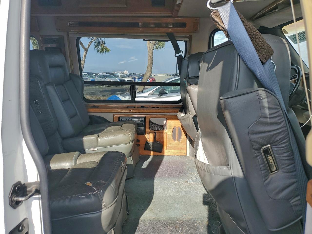 1996 FORD ECONOLINE E150 VAN photo 11