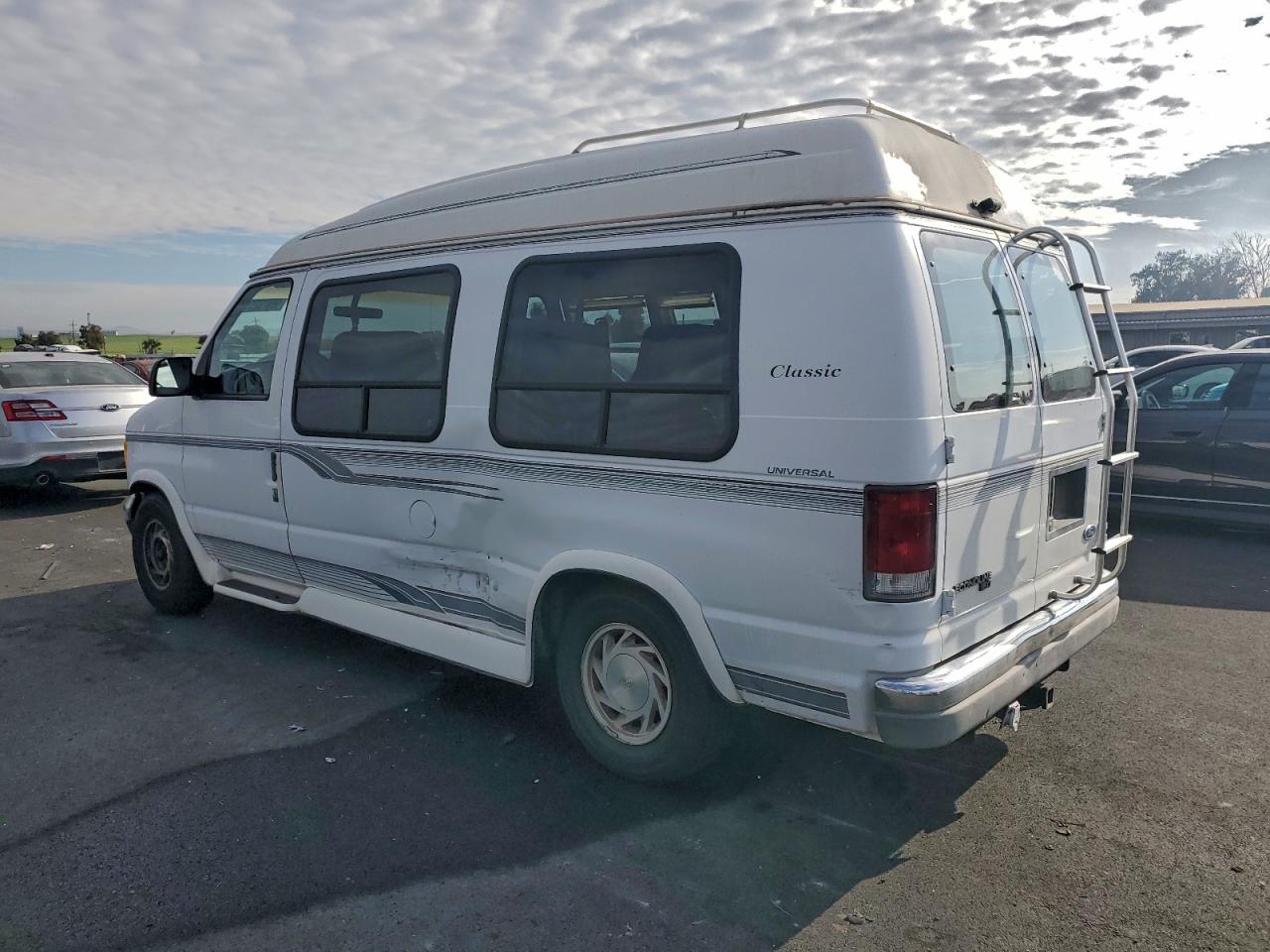1996 FORD ECONOLINE E150 VAN photo 2