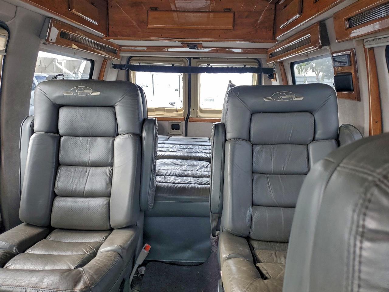 1996 FORD ECONOLINE E150 VAN photo 10