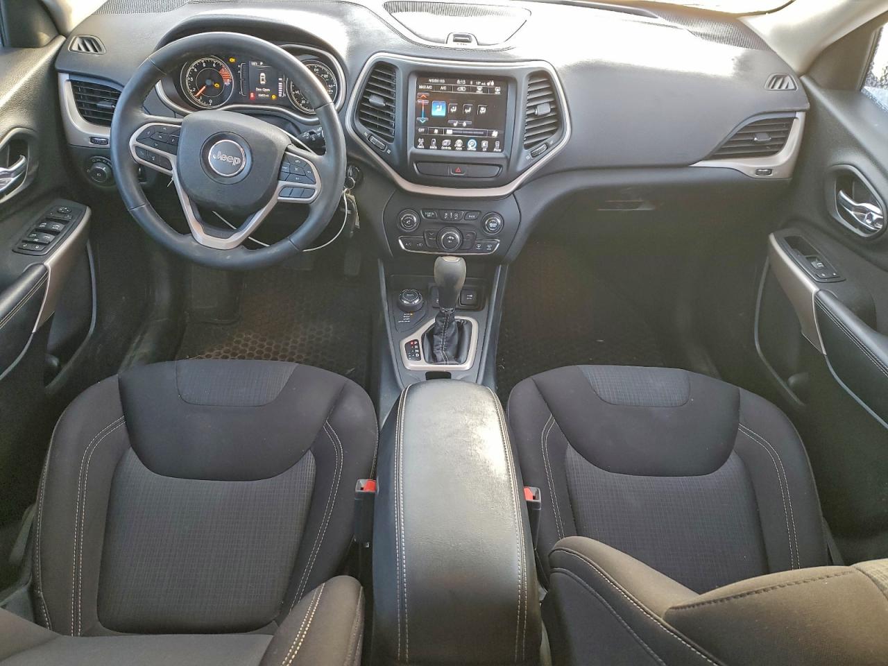 2017 JEEP CHEROKEE LATITUDE photo 8