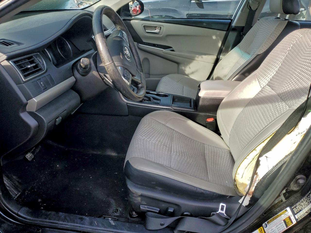 2015 TOYOTA CAMRY LE photo 19