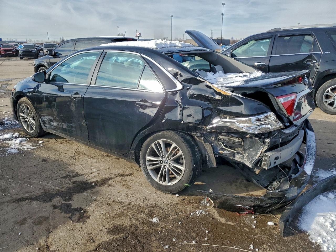 2015 TOYOTA CAMRY LE photo 4