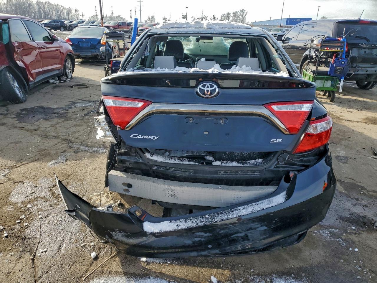 2015 TOYOTA CAMRY LE photo 16