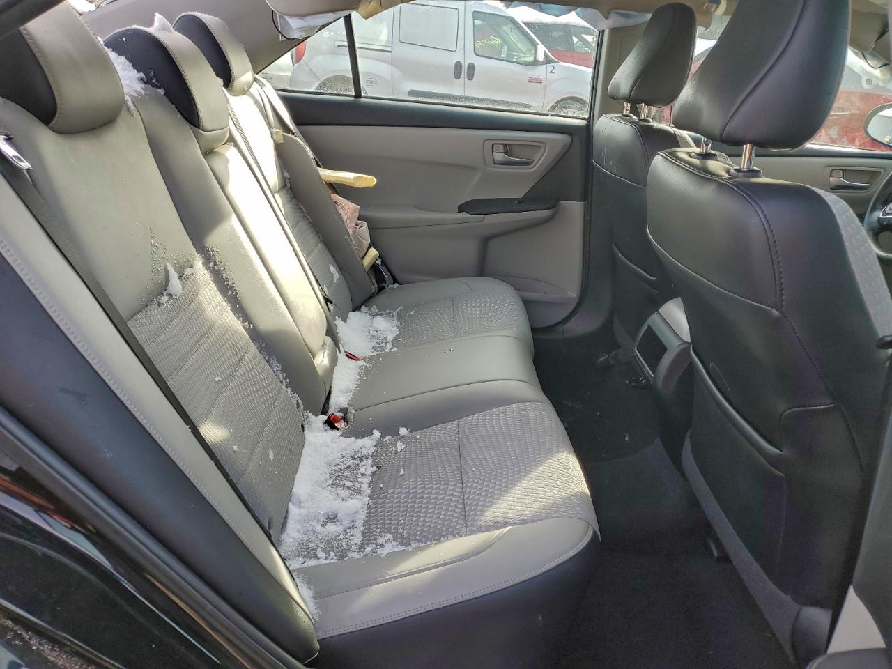 2015 TOYOTA CAMRY LE photo 28
